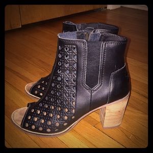 Toms basketweave Majorca size 8.5